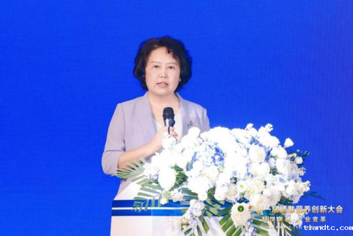 图片2-杨月欣理事长.png 图片2-杨月欣理事长.png