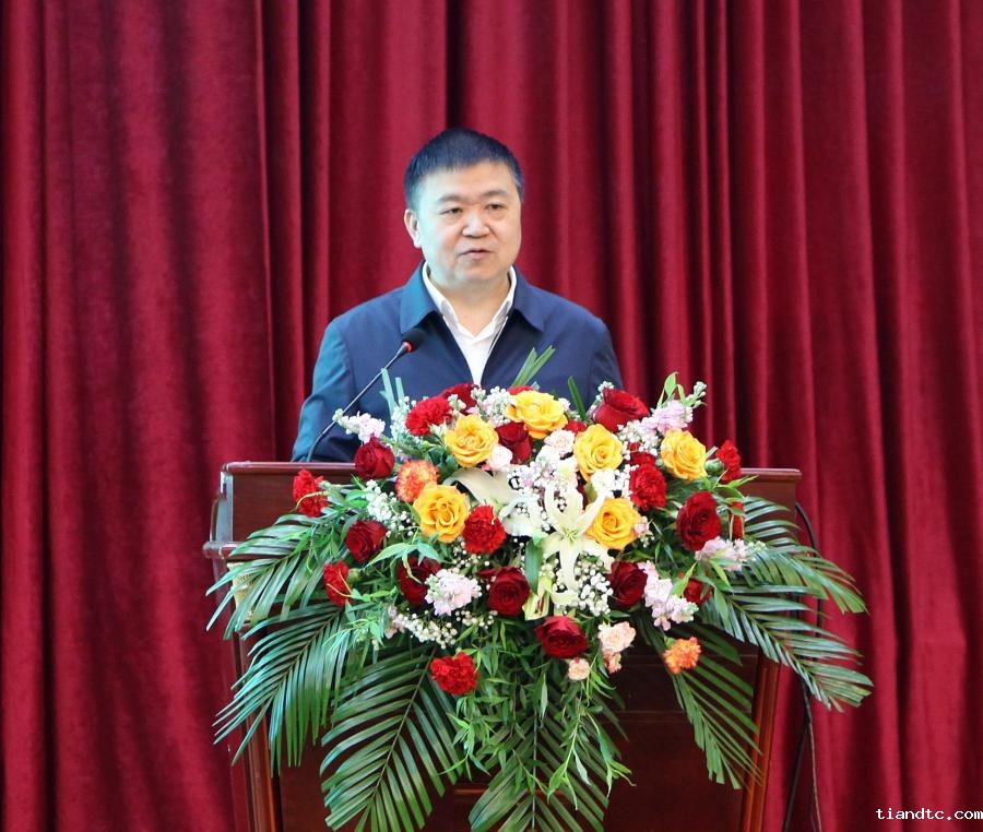 恩施州副州长杨盛僚致辞.jpg 恩施州副州长杨盛僚致辞.jpg