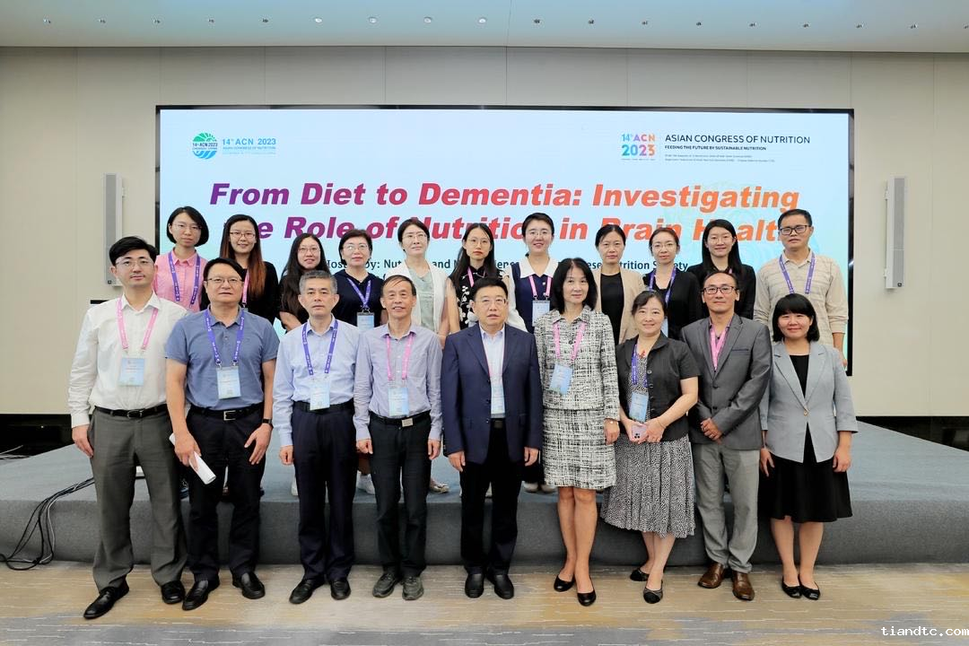 3分论坛主席、演讲嘉宾、主持人和工作人员合影.png 3分论坛主席、演讲嘉宾、主持人和工作人员合影.png