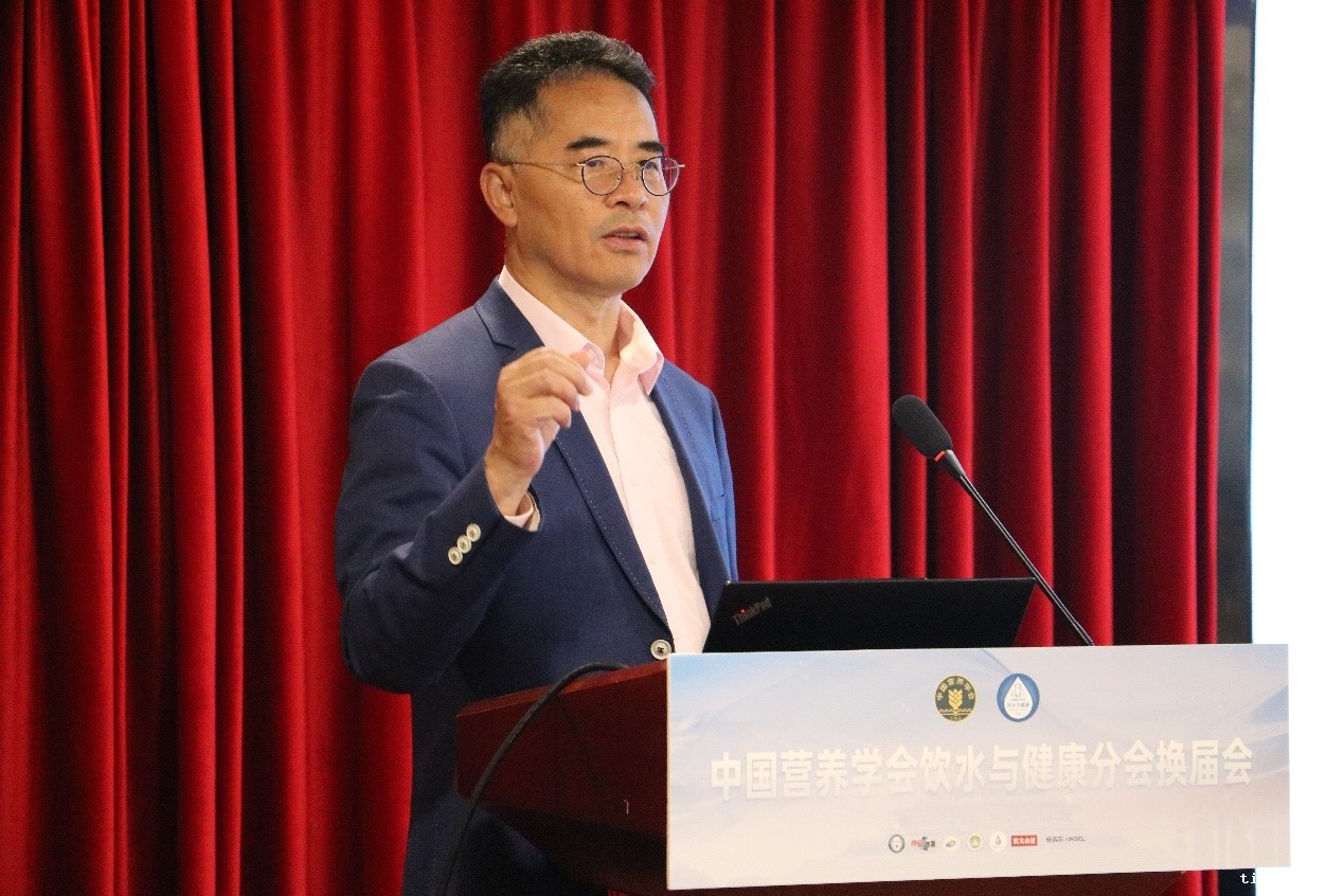 哪里可以看免费足球比赛直播饮水与健康分会第一届委员会主任委员马冠生教授做工作汇报.jpg 哪里可以看免费足球比赛直播饮水与健康分会第一届委员会主任委员马冠生教授做工作汇报.jpg