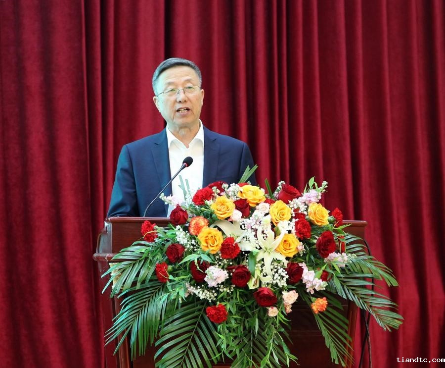 哪里可以看免费足球比赛直播常务副理事长马爱国致辞.jpg 哪里可以看免费足球比赛直播常务副理事长马爱国致辞.jpg