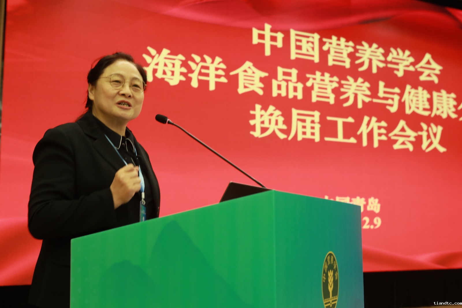 1-肖荣教授主持选举工作会议.JPG